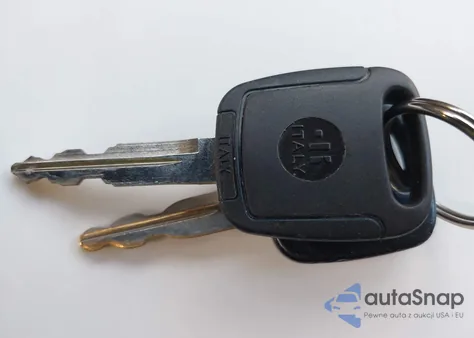 2002 Ford F-150 Xl/Xlt z USA, uszkodzony, nr VIN 1FTRX17262NA80197